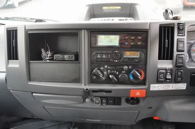 いすゞ エルフ 2RG-NLR88AN(2WD)の写真33