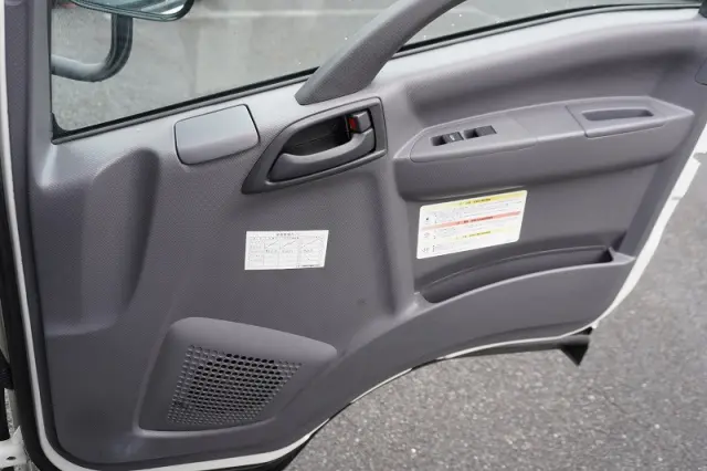 いすゞ エルフ 2RG-NLR88AN(2WD)の写真37