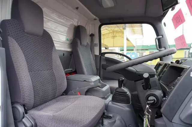 いすゞ エルフ 2RG-NLR88AN(2WD)の写真38