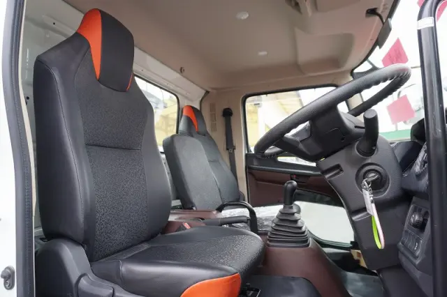 日野 レンジャー 2KG-FC2ABA(2WD)の写真36