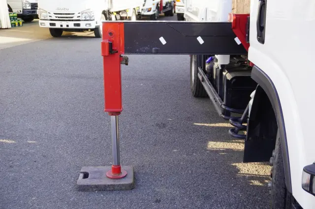 いすゞ エルフ 2RG-NMR88AR(2WD)の写真25