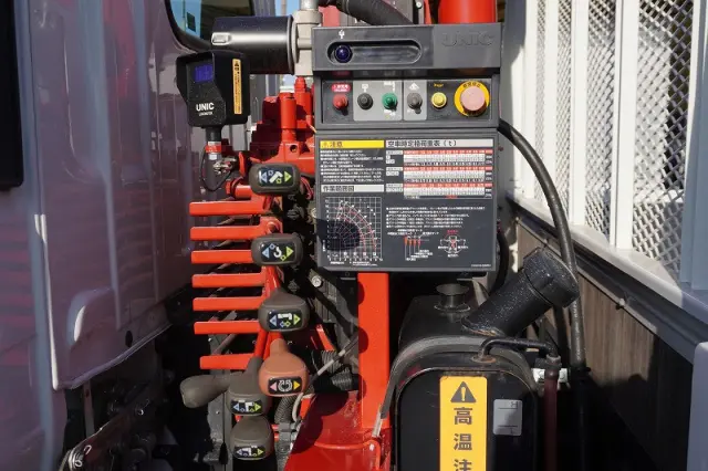 いすゞ エルフ 2RG-NMR88AR(2WD)の写真30