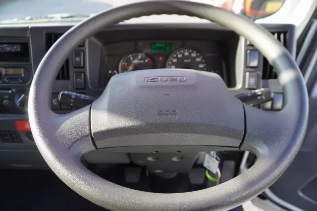 いすゞ エルフ 2RG-NMR88AR(2WD)の写真32