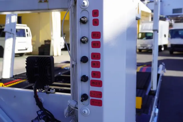 いすゞ エルフ SKG-NPR85YN(2WD)の写真18