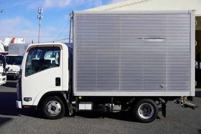 いすゞ エルフ TRG-NLR85AN(2WD)の写真3