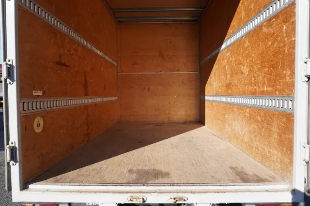 いすゞ エルフ TRG-NLR85AN(2WD)の写真19