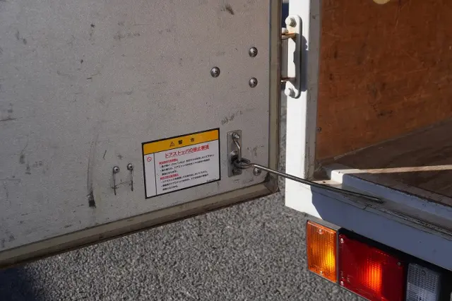 いすゞ エルフ TRG-NLR85AN(2WD)の写真24