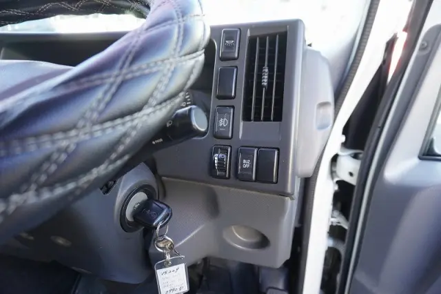いすゞ エルフ TRG-NLR85AN(2WD)の写真32