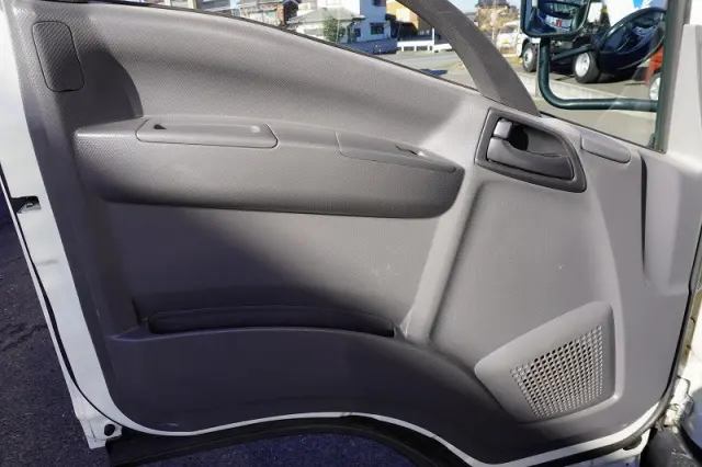 いすゞ エルフ TRG-NLR85AN(2WD)の写真38