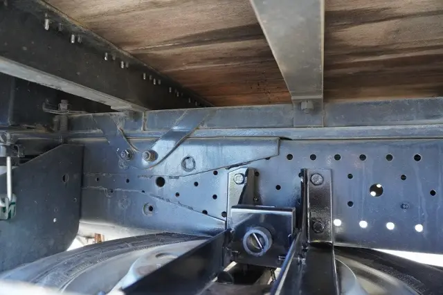 いすゞ エルフ SKG-NKR85YN(2WD)の写真13