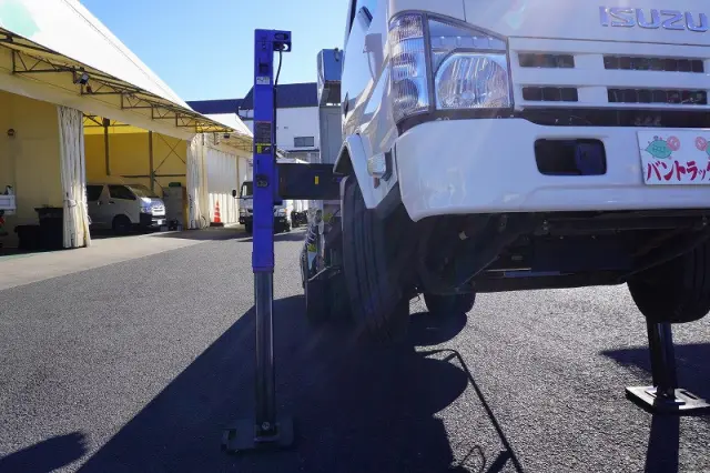 いすゞ エルフ SKG-NKR85YN(2WD)の写真15