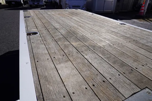 いすゞ エルフ SKG-NKR85YN(2WD)の写真31