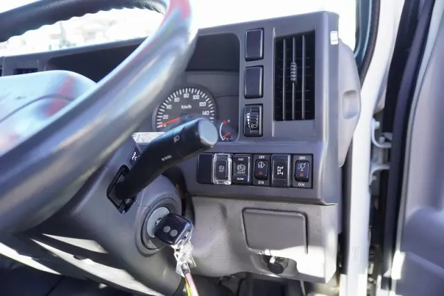 いすゞ エルフ SKG-NKR85YN(2WD)の写真45