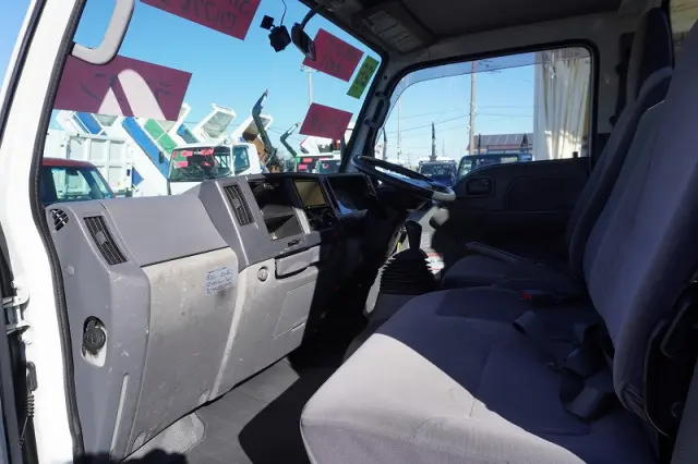 いすゞ エルフ SKG-NKR85YN(2WD)の写真49