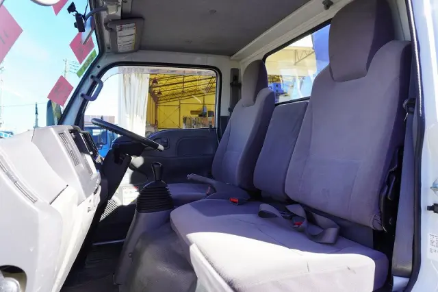 いすゞ エルフ SKG-NKR85YN(2WD)の写真50