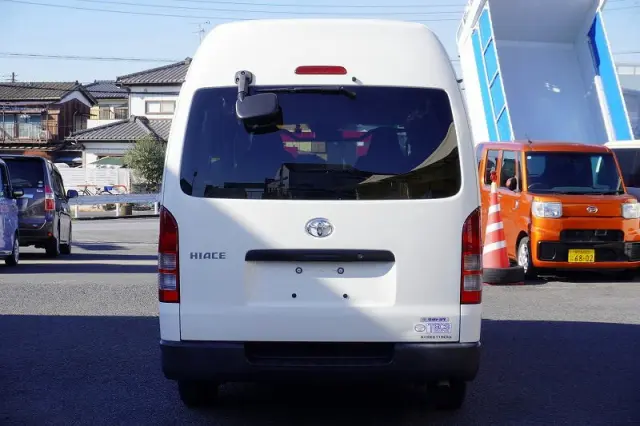 トヨタ ハイエースバン 3BF-TRH200K(2WD)の写真4
