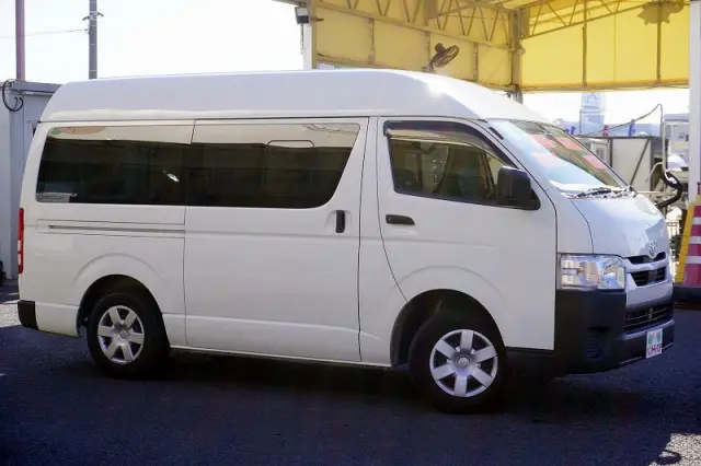 トヨタ ハイエースバン 3BF-TRH200K(2WD)の写真6