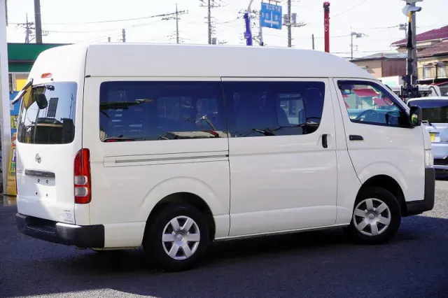 トヨタ ハイエースバン 3BF-TRH200K(2WD)の写真8