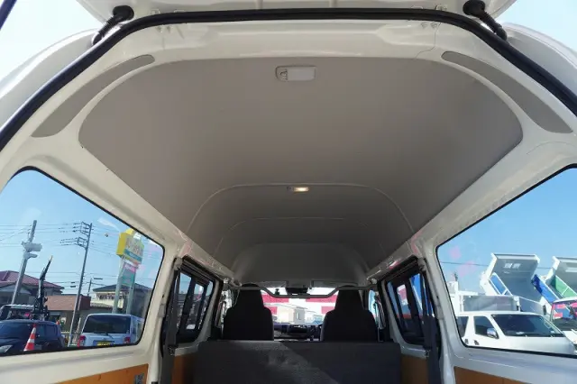 トヨタ ハイエースバン 3BF-TRH200K(2WD)の写真17