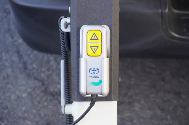 トヨタ ハイエースバン 3BF-TRH200K(2WD)の写真20