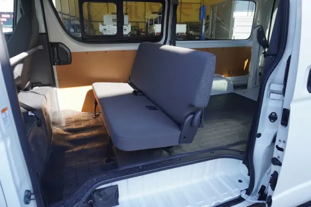 トヨタ ハイエースバン 3BF-TRH200K(2WD)の写真26