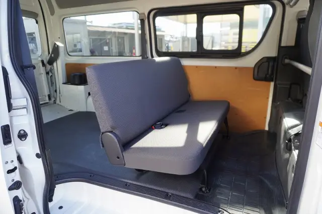 トヨタ ハイエースバン 3BF-TRH200K(2WD)の写真28