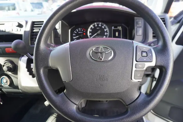 トヨタ ハイエースバン 3BF-TRH200K(2WD)の写真30