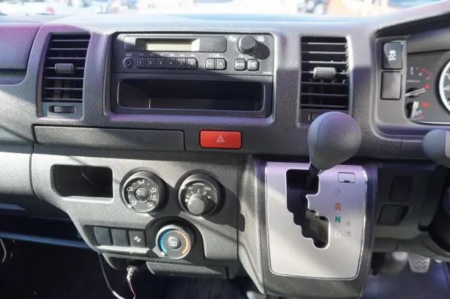 トヨタ ハイエースバン 3BF-TRH200K(2WD)の写真32