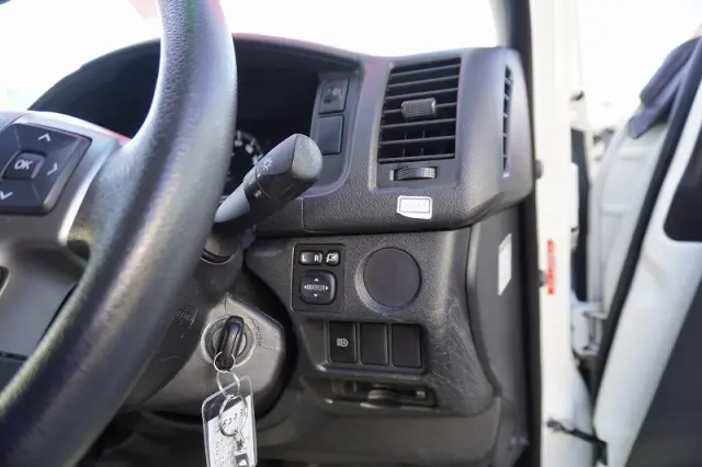 トヨタ ハイエースバン 3BF-TRH200K(2WD)の写真33
