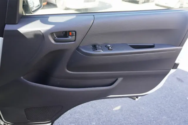 トヨタ ハイエースバン 3BF-TRH200K(2WD)の写真35