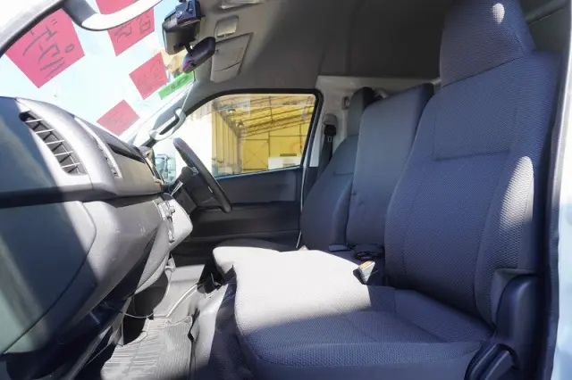 トヨタ ハイエースバン 3BF-TRH200K(2WD)の写真39