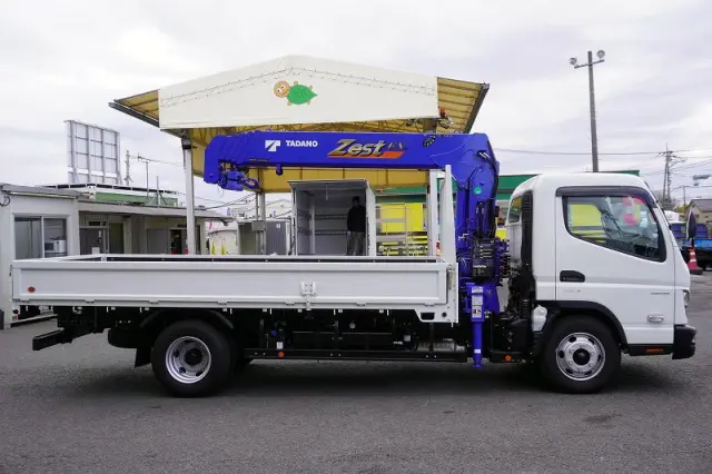 三菱 キャンター 2PG-FEB90(2WD)の写真5