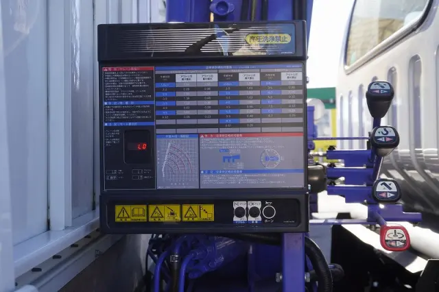 いすゞ エルフ TKG-NPR85AR(2WD)の写真32