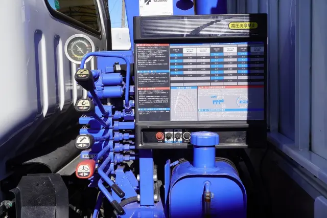 いすゞ エルフ TKG-NPR85AR(2WD)の写真33