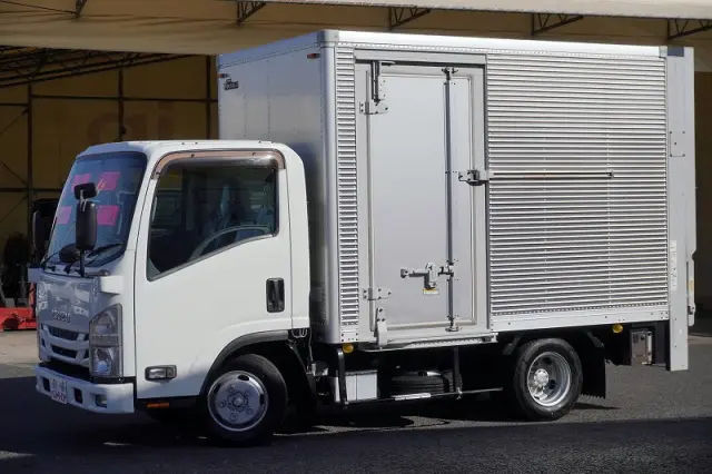 いすゞ エルフ TRG-NLR85AN(2WD)の写真1