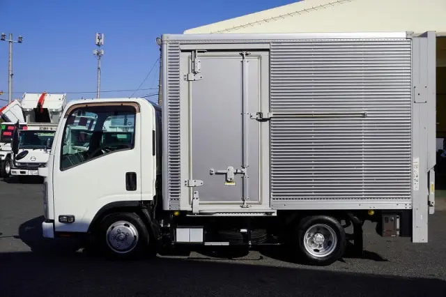 いすゞ エルフ TRG-NLR85AN(2WD)の写真3