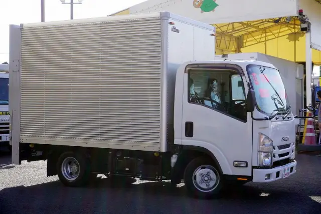 いすゞ エルフ TRG-NLR85AN(2WD)の写真6