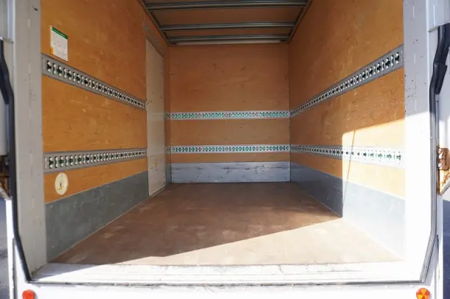 いすゞ エルフ TRG-NLR85AN(2WD)の写真21