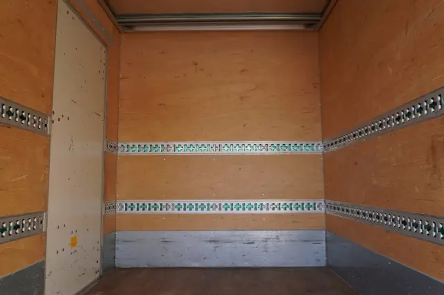 いすゞ エルフ TRG-NLR85AN(2WD)の写真24