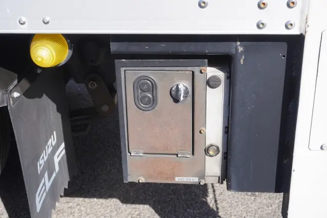 いすゞ エルフ TRG-NLR85AN(2WD)の写真30