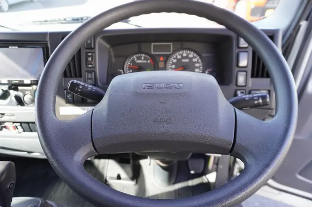 いすゞ エルフ TRG-NLR85AN(2WD)の写真33