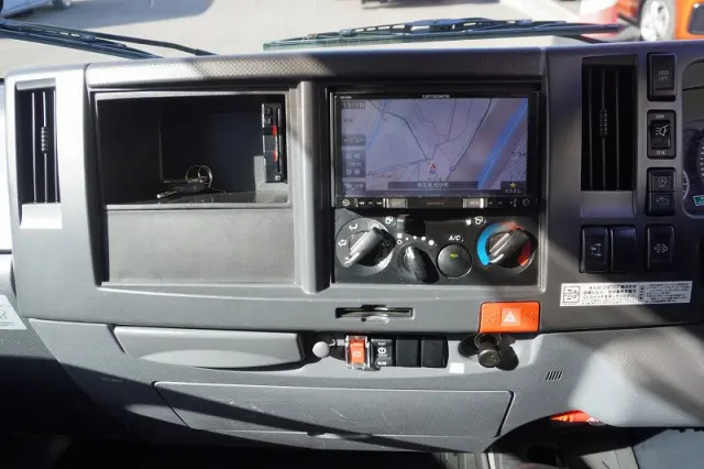 いすゞ エルフ TRG-NLR85AN(2WD)の写真35