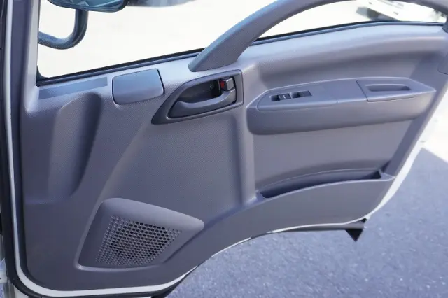 いすゞ エルフ TRG-NLR85AN(2WD)の写真39