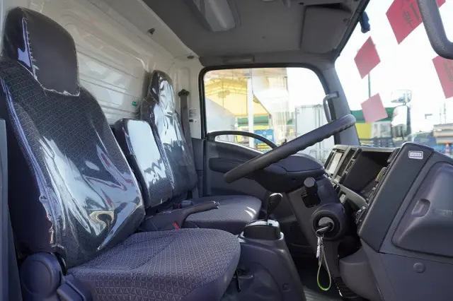 いすゞ エルフ TRG-NLR85AN(2WD)の写真40