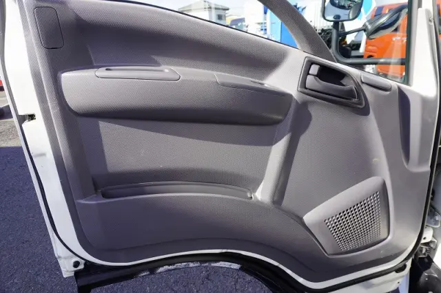 いすゞ エルフ TRG-NLR85AN(2WD)の写真44