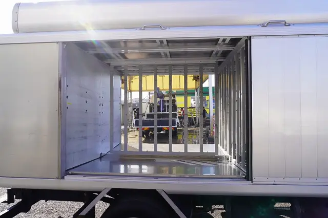 いすゞ エルフ TRG-NMR85AN(2WD)の写真21