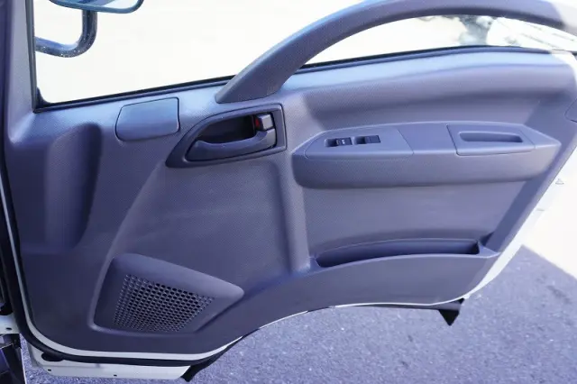 いすゞ エルフ TRG-NMR85AN(2WD)の写真37