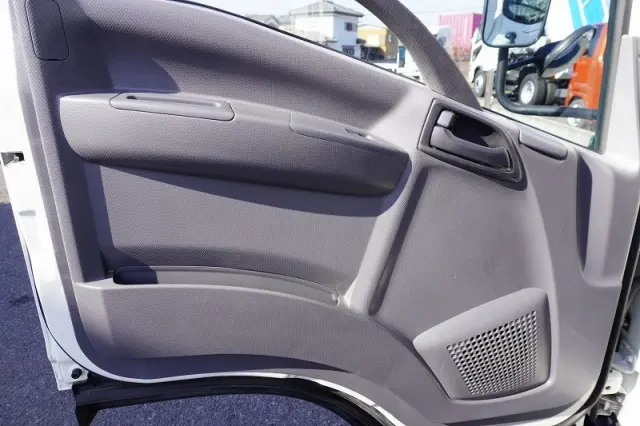 いすゞ エルフ TRG-NMR85AN(2WD)の写真42