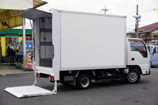 いすゞ エルフ TRG-NHR85AN(2WD)の写真9