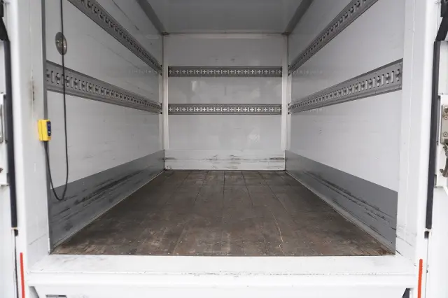 いすゞ エルフ TRG-NHR85AN(2WD)の写真20